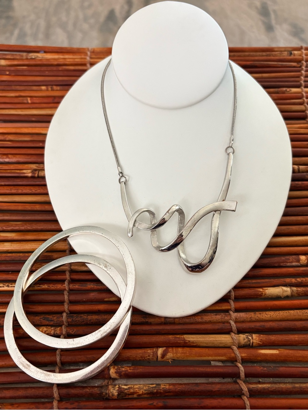 Contemporary Silver-Tone Swirl Necklace and Bangle Set 15”-19”